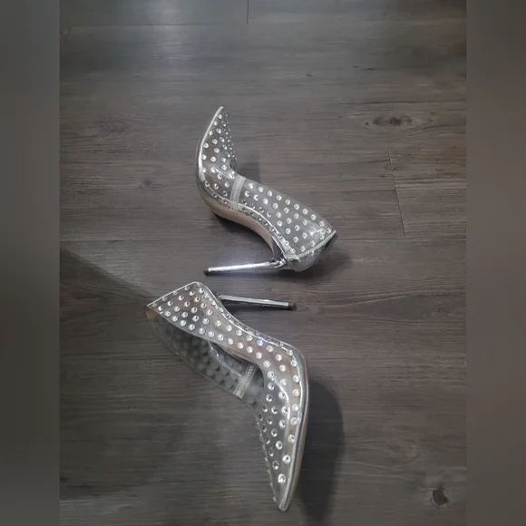 Pumps - Picture 3 of 4